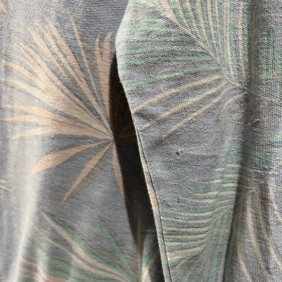 Bench sweater size Small, hooded and has a zipper, inverted design - Picture 5 of 5